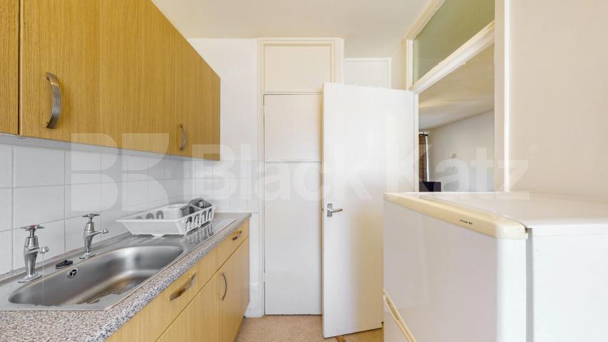 Spacious studio by Camden & Regents Park Albany Street, Regents Park